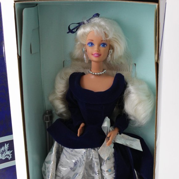 NWB 1995 An Avon Exclusive Winter Velvet Barbie - Picture 3 of 11